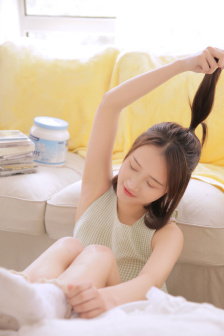 坐在腿上吃早餐H调教